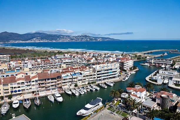 Charmante Maison Coeur De Ville 650M Plage Empuriabrava Exterior photo